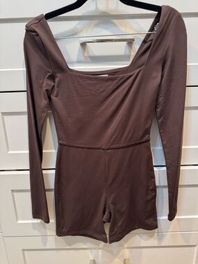 Aritzia Long-Sleeve Square Neck body suit shorts